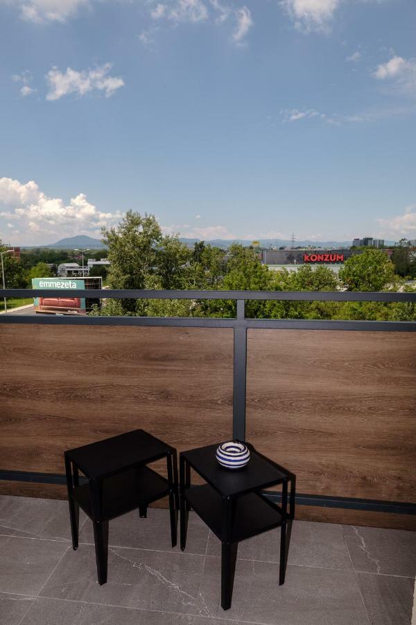 Studio Apartman Krila Wings- Parking In Garage Zagreb Exterior foto